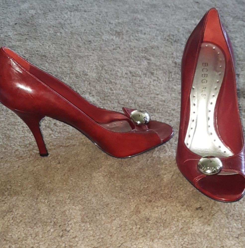 Bcbg red heel